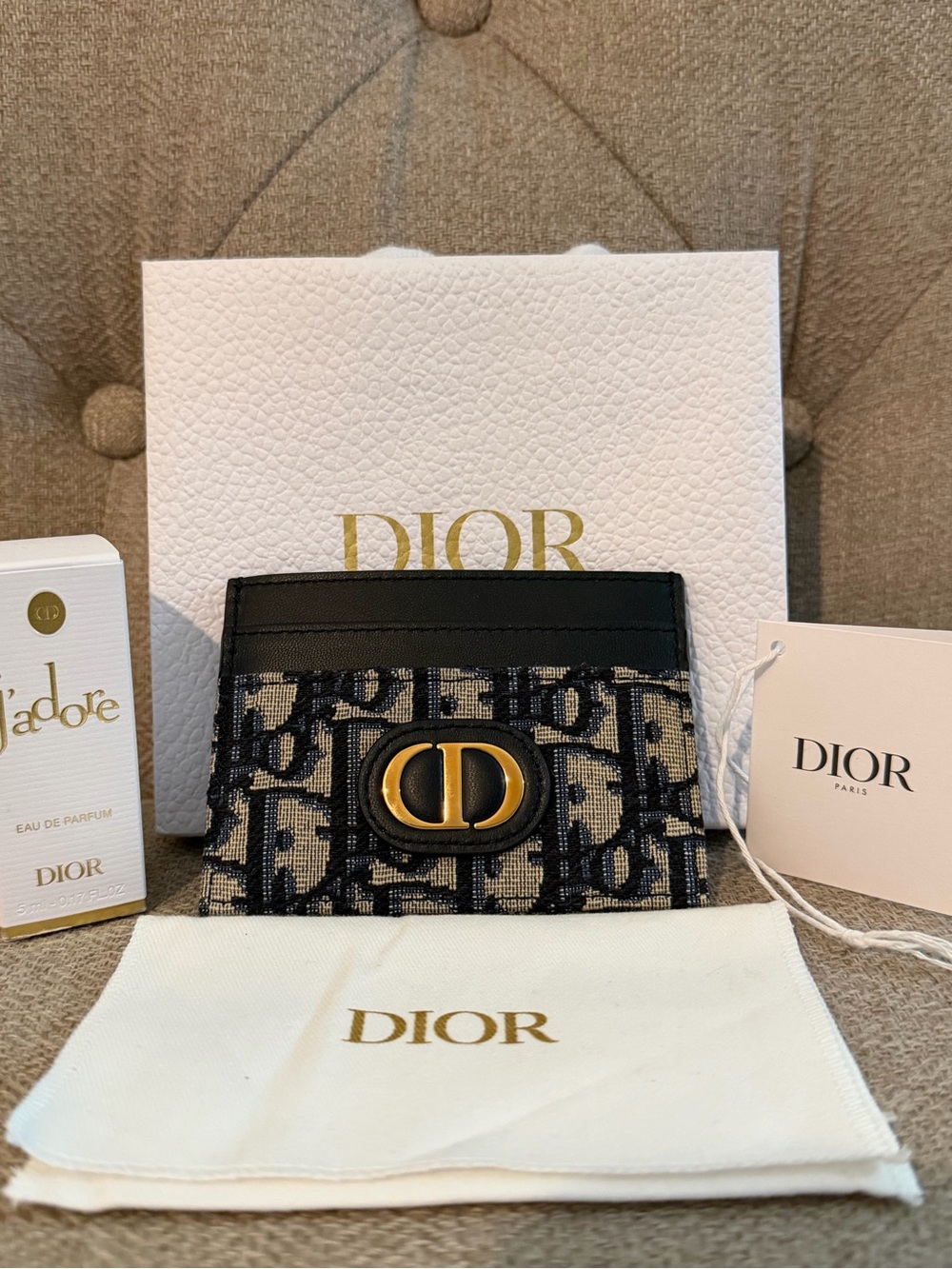 Christian Dior 30 Montaigne Freesia Card Holder